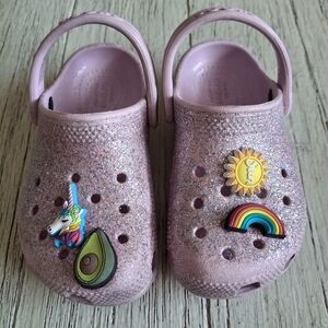 💋CROCS Glittery Pink Kids Clogs with Charms💋